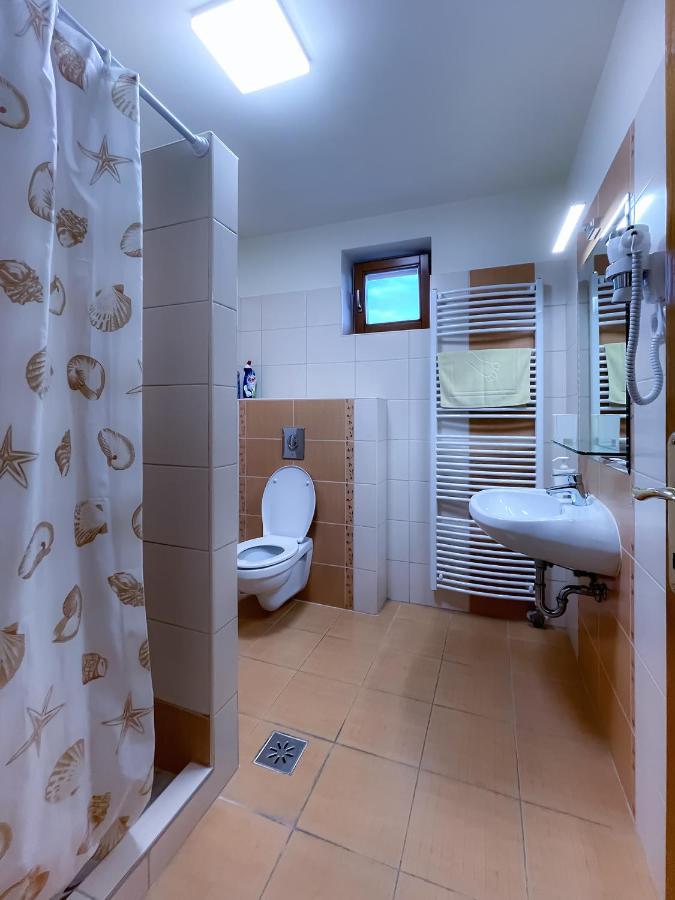 Ozkut Apartmanhaz Olmod Exterior photo