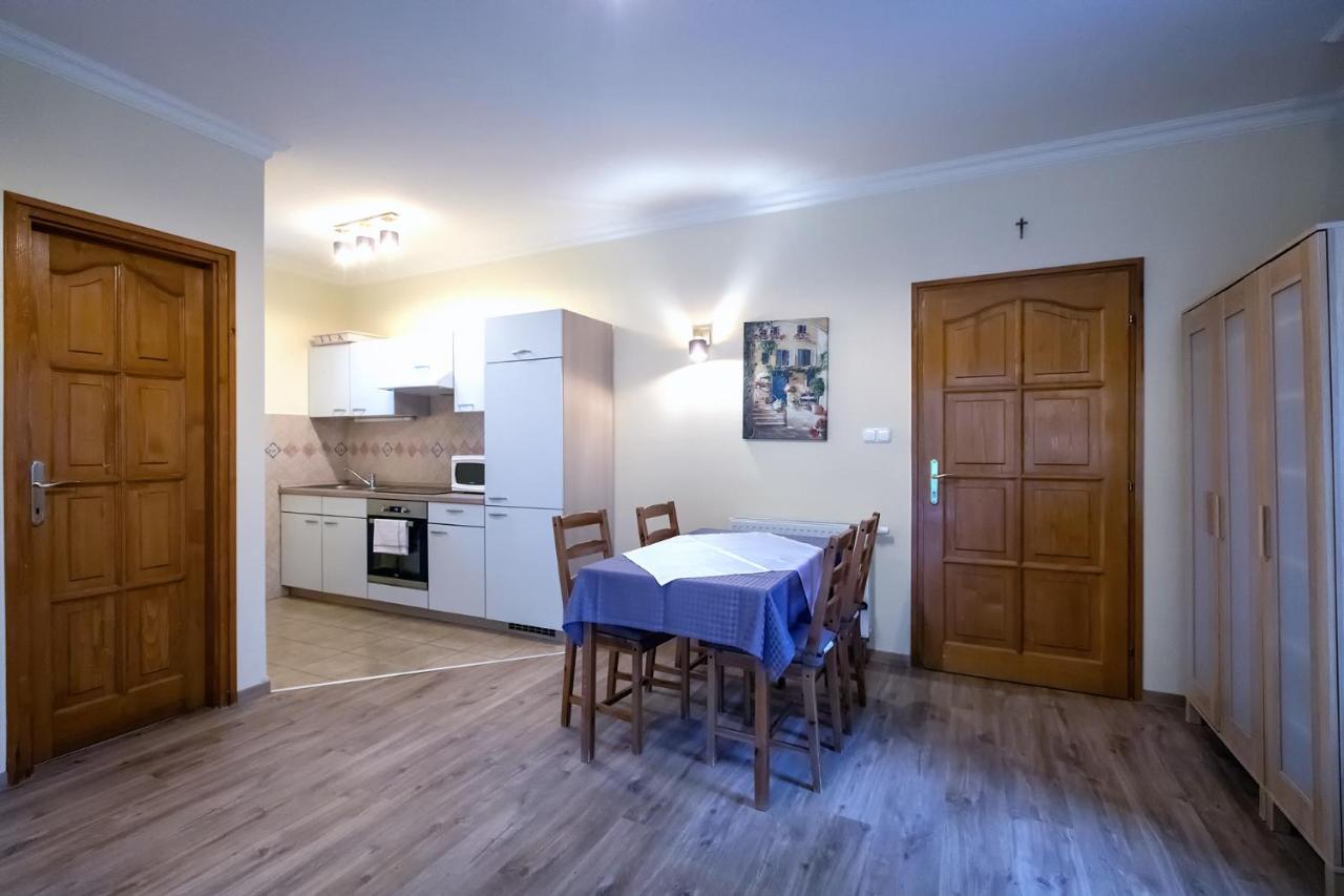 Ozkut Apartmanhaz Olmod Exterior photo