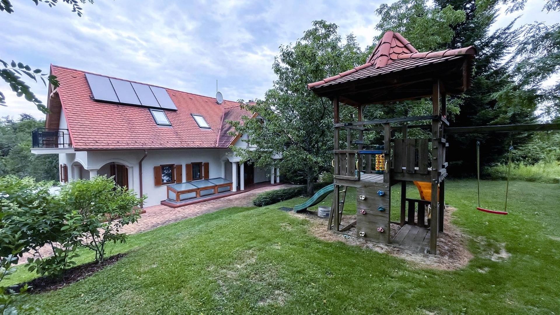 Ozkut Apartmanhaz Olmod Exterior photo